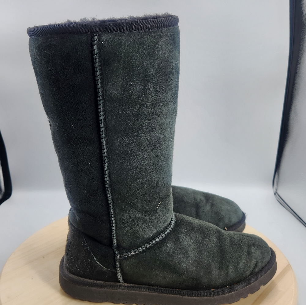 UGG Australia Womens Tall Boots sz 5